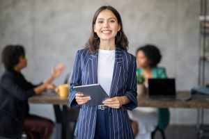 Mujer moderna Rompiendo el Silencio
