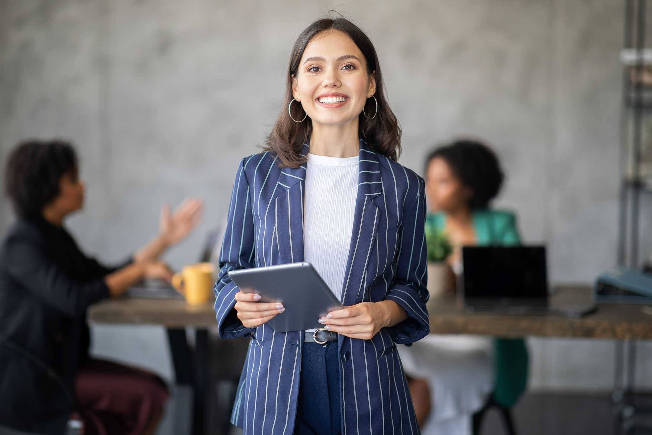 Mujer moderna Rompiendo el Silencio